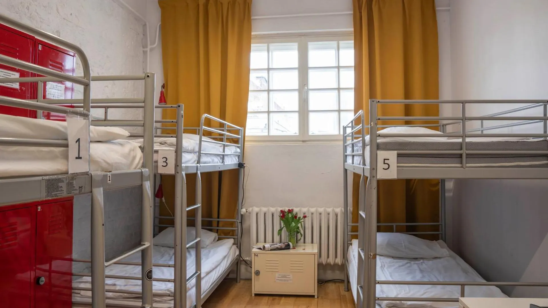 New World St Hostel And Private Room Varsó 0*,