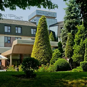 & Hotel