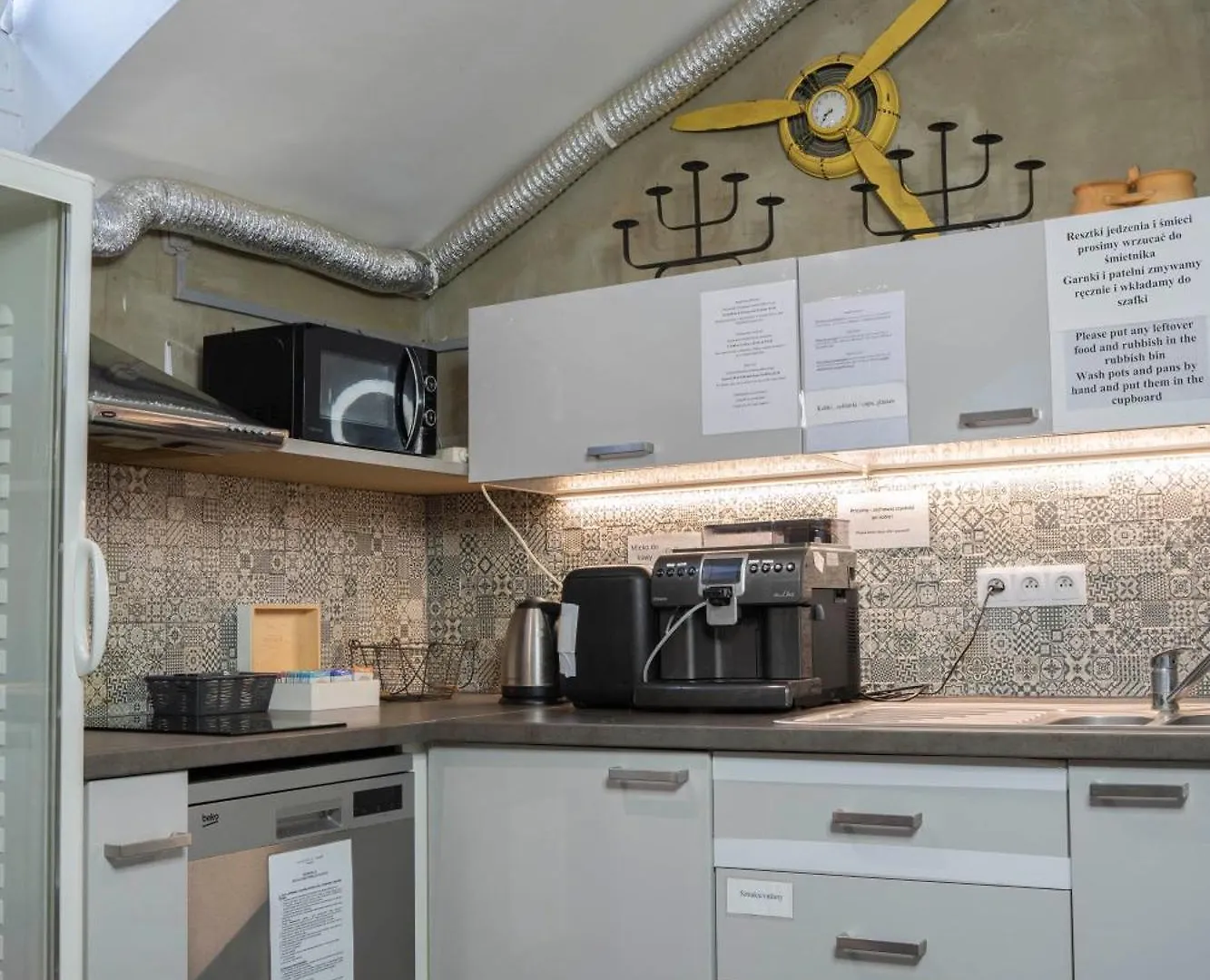 New World St Hostel And Private Room